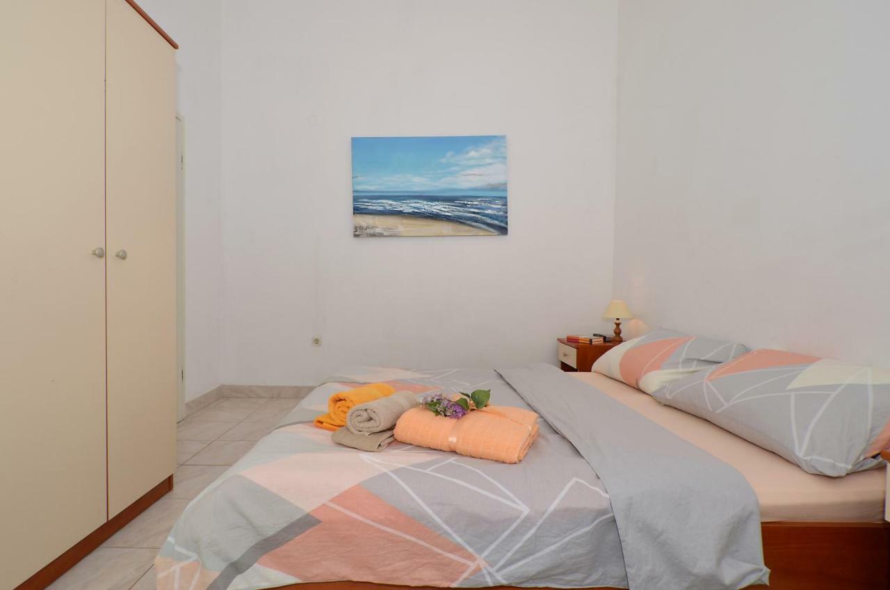 Apartment House Juretic - 50 M From The Beach Trogir Kültér fotó